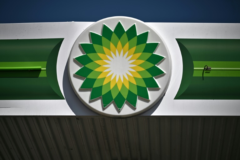 Une photo du logo de BP prise en avril 2022