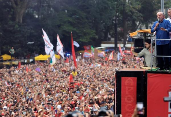 Le président du Brésil, Luiz Inácio Lula da Silva, lors d’une manifestation de masse à São Paulo, le 11 octobre 2026