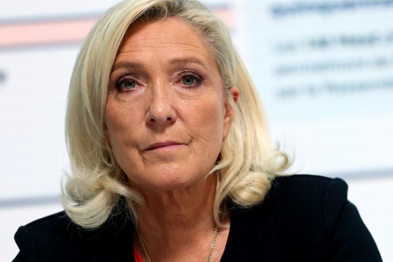 Marine Le Pen présente le programme budgétaire du RN, le 6 octobre 2026 à Paris