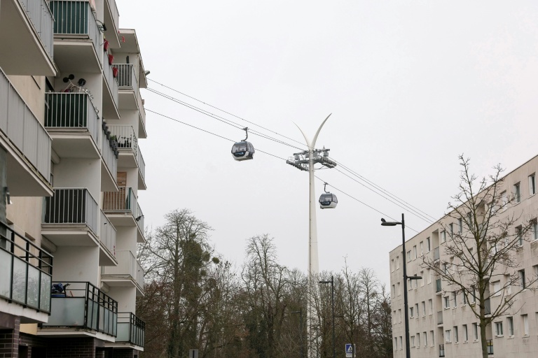 Mise en service du premier téléphérique urbain d'Île-de-France reliant la station Pointe-du-Lac, à Créteil, à la station Villa-Nova, à Villeneuve-Saint-Georges, dans le Val-de-Marne, le 13 décembre 2025