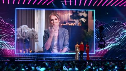 La chanteuse canadienne Céline Dion apparaît sur un écran géant lors de la répétition générale de la finale de l'Eurovision à Bâle, le 16 mai 2025 en Suisse