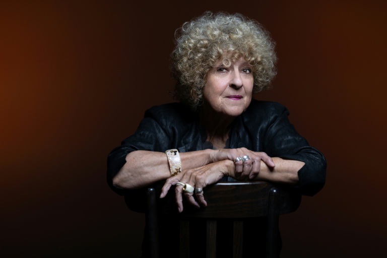 L'écrivaine française Elisabeth Reynaud lors d'une séance photo à Paris le 21 juillet 2026