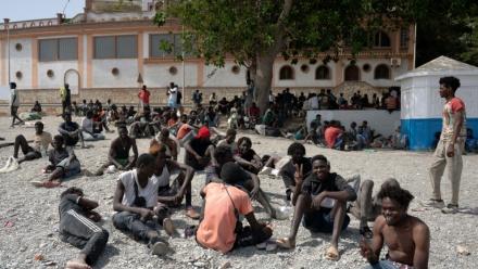 Des migrants dans l'enclave de Ceuta le 1er août 2026