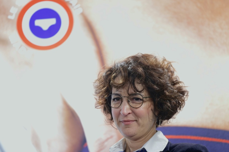 Léa Marie, cofondatrice de l'usine textile Bonne Nouvelle et directrice exécutive du Slip français, dans l'usine à Aubervilliers, en Seine-Saint-Denis, le 12 février 2025