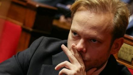 Le député ciottiste Charles Alloncle, rapporteur de la commission d'enquête sur l'audiovisuel public, le 17 décembre 2025 à l'Assemblée nationale à Paris