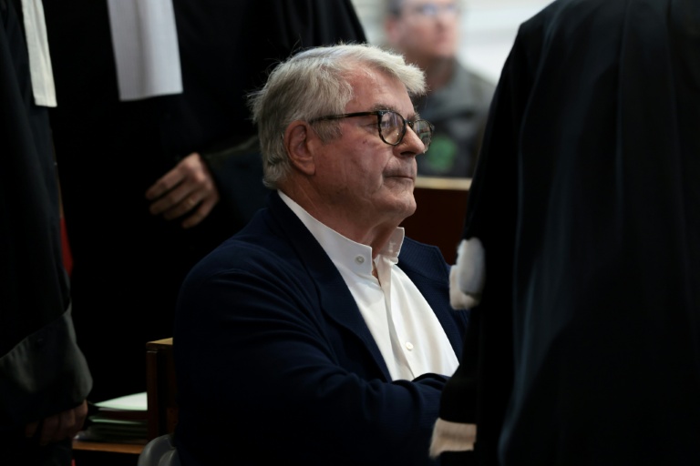 L'homme d'affaires Olivier Bouygues à l'ouverture de son procès au tribunal correctionnel d'Orléans pour la destruction d'espèces d'oiseaux protégées sur son domaine de chasse en forêt de Sologne, le 7 septembre 2026 dans le Loiret
