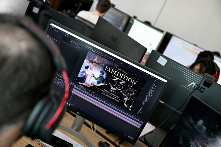Un concepteur travaille sur le nouveau jeu vidéo