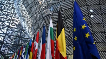 la Commission européenne a proposé vendredi d'assouplir sa tarification du carbone, pilier de la politique environnementale de l'UE, au cœur d'une bataille féroce entre Etats, industriels et ONG