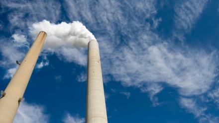 Le coût économique des émissions de CO2 est bien plus important que ce qui avait été estimé jusqu'à présent, selon une étude qui rend les plus gros pollueurs responsables de milliers de milliards de dollars de dommages climatiques à travers le monde