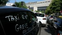 Des chauffeurs de taxi manifestent, le 11 juin 2025 près du ministère de l'Economie, à Paris