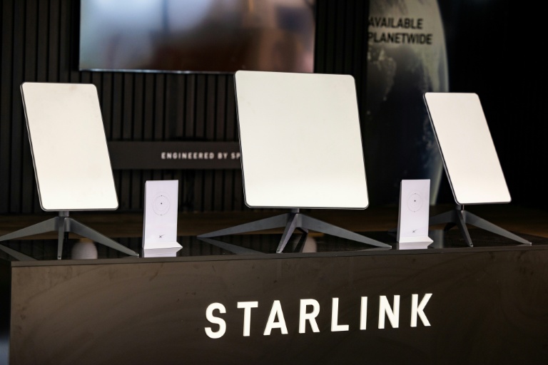 Des antennes satellites Starlink exposées au salon international de l'électronique grand public, le 31 août 2023 à Berlin