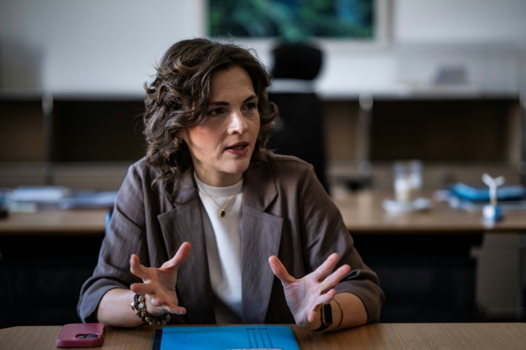 Elisabeth Kaiser, chargée du gouvernement fédéral pour l'Allemagne de l'Est, lors d'un entretien avec l'AFP dans son bureau à Berlin, le 21 août 2026