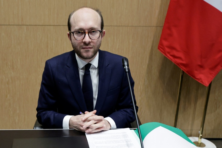 Le président de la commission d'enquête parlementaire sur l'audiovisuel public, Jérémie Patrier-Leitus (Horizons), le 17 décembre à Paris