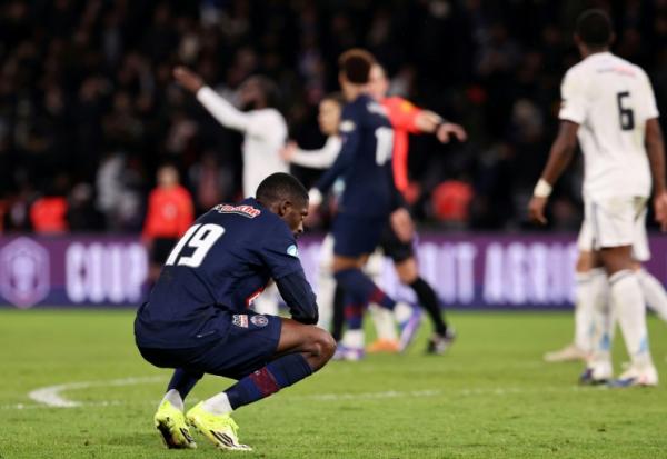 Le joueur du Paris SG Ousmane Dembélé la mine défaite, après l'élimination de son équipe par le Paris FC, dès les 16es de finale de la Coupe de France, le 12 janvier 2026, à Paris