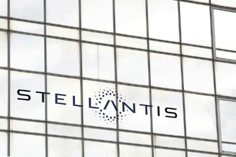 Stellantis a annoncé jeudi une perte nette de 22,3 milliards d'euros