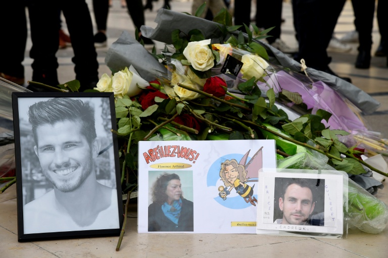 Hommage le 11 mars 2017 à Paris aux victimes du crash d'hélicoptères lors du tournage d'une émission en Argentine: La navigatrice Florence Arthaud, le boxeur Alexis Vastine et la nageuse Camille Muffat avaient péri dans cet accident,en 2015