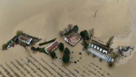 Vue aérienne de la Garonne en crue à Tonneins, dans le Lot-et-Garonne, le 13 février 2026
