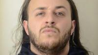 Badiss Mohamed Amide Bajjou, un Franco-Marocain de 24 ans arrêté au Maroc, soupçonné d'avoir commandité une série d'enlèvements visant des entrepreneurs du secteur des cryptomonnaies en France - photographie obtenue le 4 juin 2025 par Interpol