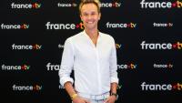 Le présentateur de télévision Cyril Féraud pose lors d'une séance photo à Paris, le 8 juillet 2025