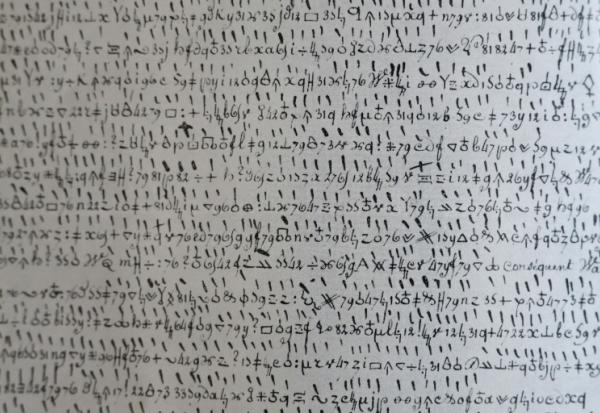La reproduction d'une lettre de guerre codée remise à l'un des généraux de Napoléon, aux archives militaires du château de Vincennes, près de Paris, le 15 octobre 2026