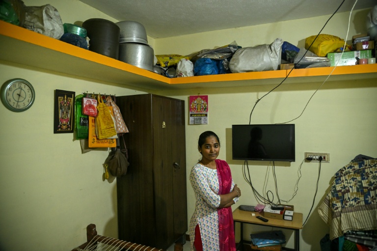 Amala Dhanapal, annoteuse de données pour l'IA, chez elle à  Dhasasamuthiram, dans le district de Salem, dans l'État du Tamil Nadu, le 12 janvier 2026 en Inde