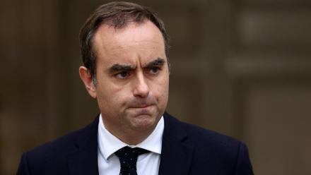 Sébastien Lecornu s'exprime à l'Hôtel Matignon après avoir démissionné de ses fonctions de Premier ministre , le 6 octobre 2025 à Paris