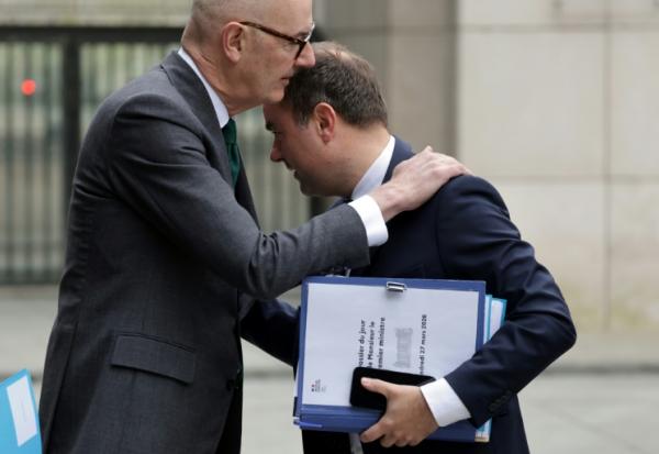 Le Premier ministre Sébastien Lecornu est accueilli par le ministre de l'Economie Roland Lescure à Bercy, le 27 mars 2026 à Paris