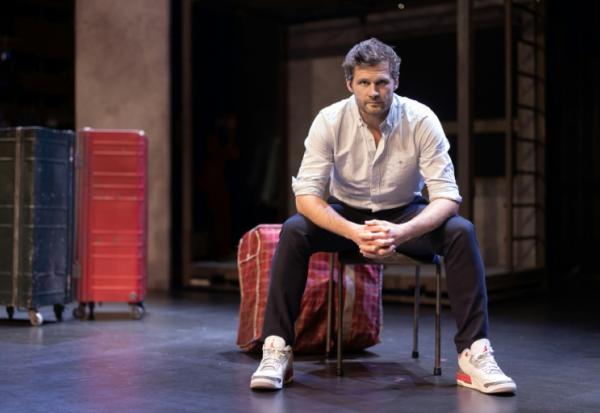 Le metteur en scène Alexis Michalik au Thé^tre de la Renaissance à Paris, le 19 janvier 2024