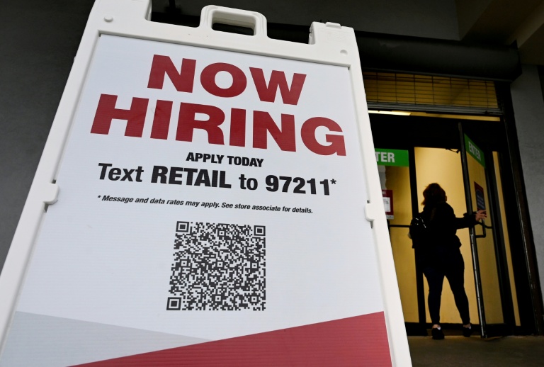 Le cumul d'activités est plus fréquent chez les femmes (6,1% de celles en âge de travailler) que chez les hommes (4,9%)