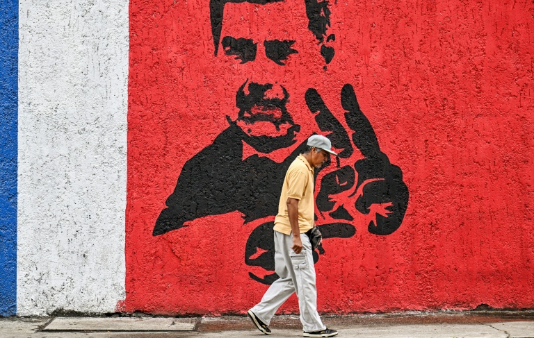 Une fresque murale à Caracas représente le président vénézuélien déchu Nicolas Maduro, le 10 janvier 2026