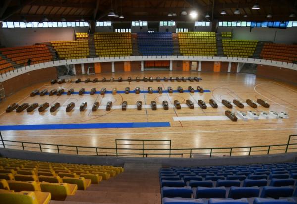 Les cercueils des migrants morts deux jours plus tôt après le naufrage de leur embarcation au large de la Calabre, dans le sud de l'Italie, à Steccato di Cutro, Italie, le 28 février 2023