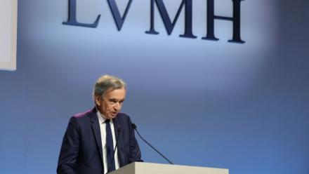 Le PDG de LVMH, Bernard Arnault, lors de la présentation des résultats financiers 2025 du groupe français du luxe, le 27 janvier 2026 à Paris