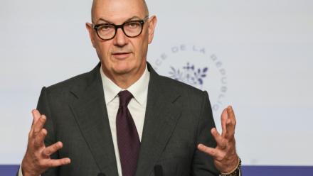 Le ministre de l'Economie et des Finances, Roland Lescure, lors d'une conférence de presse, le 1er octobre 2026 à Paris