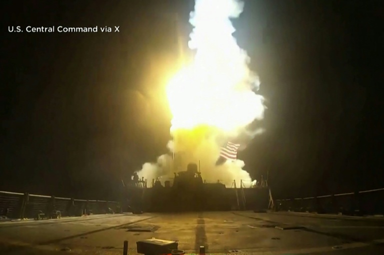 Image tirée d'une vidéo diffusée le 17 juillet 2026 par le Commandement central américain (Centcom) montrant ce que l'armée présente comme de nouvelles frappes sur des sites stratégiques militaires iraniens 