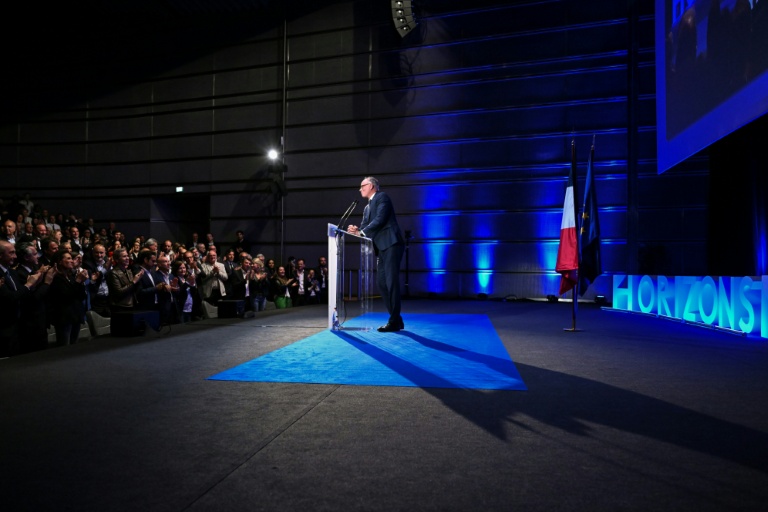 Le président du parti Horizons et candidat à la présidentielle, Edouard Philippe, s'adresse aux cadres de son parti, le 10 mai 2026 à Reims  