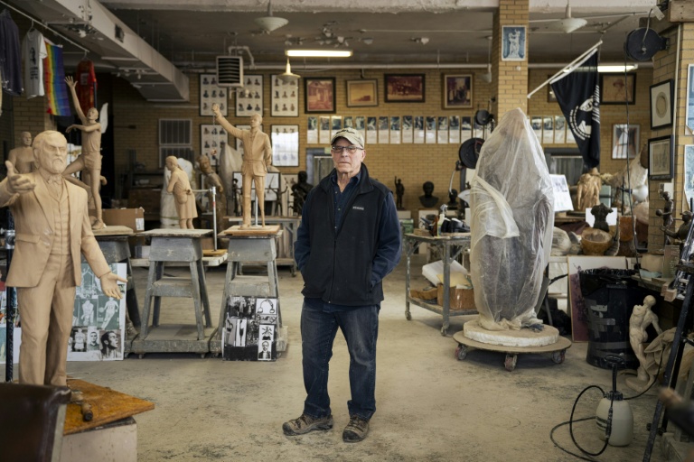 Le sculpteur américain Alan Cottrill, 73 ans, dans son atelier de Zanesville, dans l'Ohio, le 5 février 2026