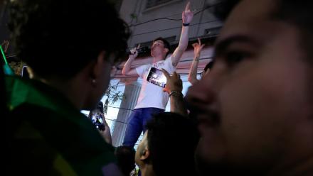 Le député fédéral de Sao Paulo Lucas Pavanato durant un meeting de soutien à Flavio Bolsonaro à Sao Paulo, au Brésil, le 14 octobre 2026