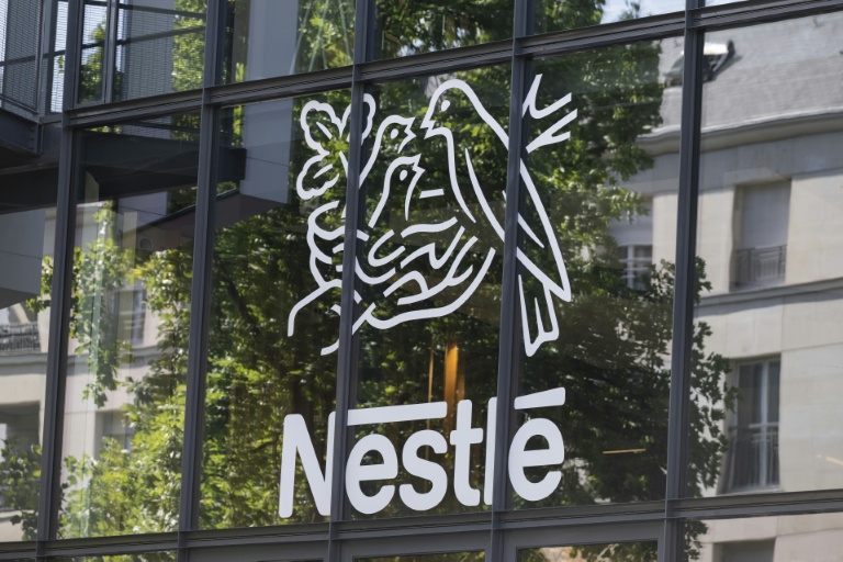 Eaux en bouteille: Nestlé Waters assigné en justice pour concurrence déloyale