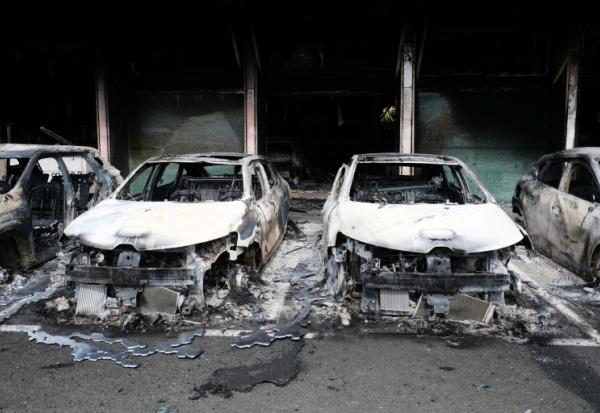Des voitures incendiées à Nouméa le 14 mai 2024