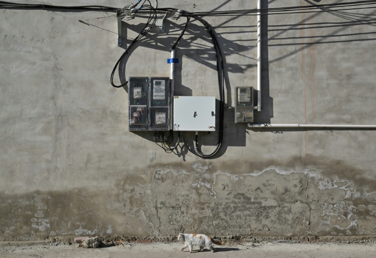 Un compteur électrique de la ville chinoise de Baoding, dans le district de Xushui à une centaine de kilomètres de Pékin, où les autorités ont ordonné  de remplacer les poêles à charbon par des systèmes électriques ou au gaz, le 7 janvier 2026