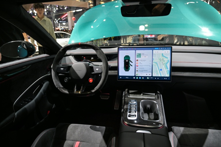 L'habitacle d'un SU7 Ultra de Xiaomi lors du salon de l'automobile à Shanghai, le 23 avril 2025