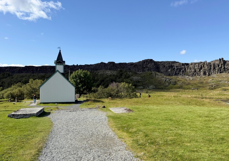 La tombe du poète Jonas Hallgrimsson (g) à Thingvellir, le 28 août 2026 en Islande