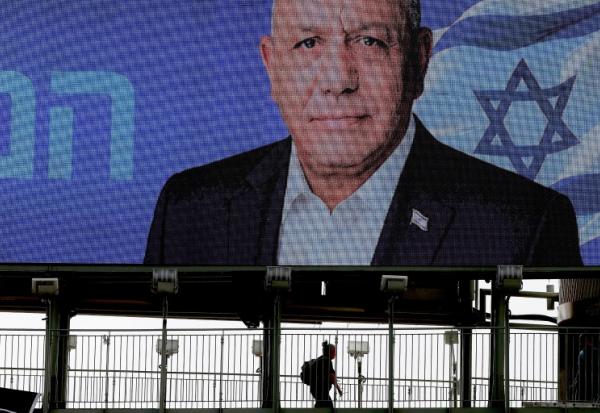 Affiche électorale du candidat israélien centriste Gadi Eisenkot à Ramat Gan, en Israël, le 15 octobre 2026