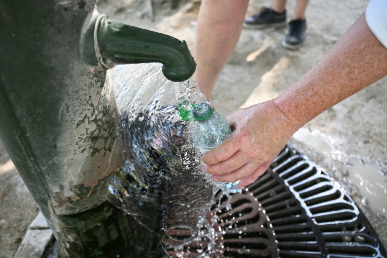 Dans tous les cas, pour rester hydrater, rien ne vaut un verre d'eau, insistent les professionnels.