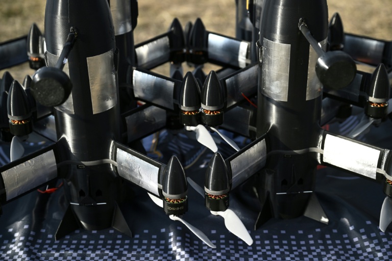 Un intercepteur de drones P1-Sun avant des vols d'essai, dans un lieu non divulgué en Ukraine, le 19 mars 2026  