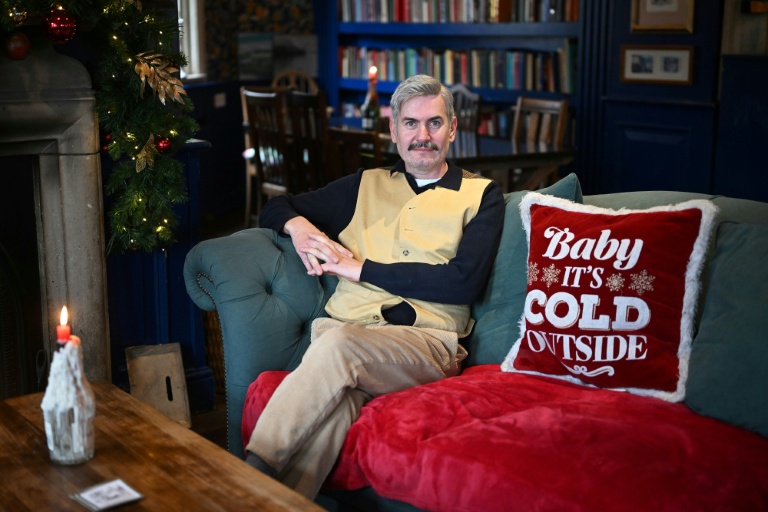 James Fitzgerald dans son pub à Londres le 20 novembre 2025, en Angleterre