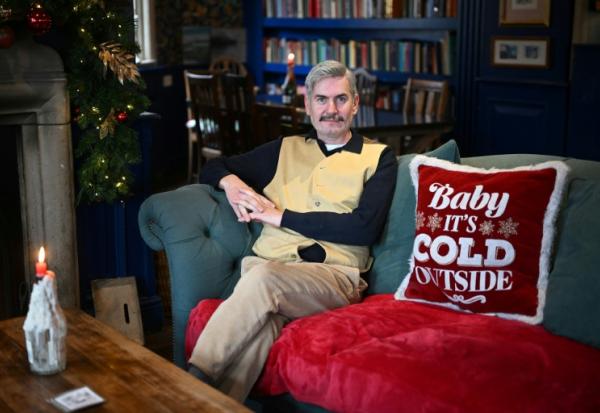 James Fitzgerald dans son pub à Londres le 20 novembre 2025, en Angleterre