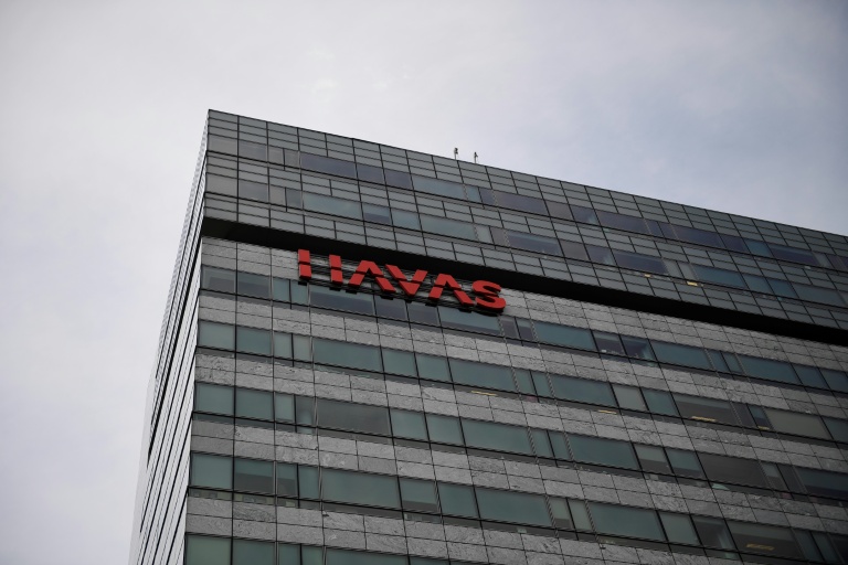 Toutes les grandes agences de publicité comme WPP, Omnicom, Publicis, Havas ont déployé des plateformes et outils d'IA pour produire et accélérer la création de campagnes publicitaires