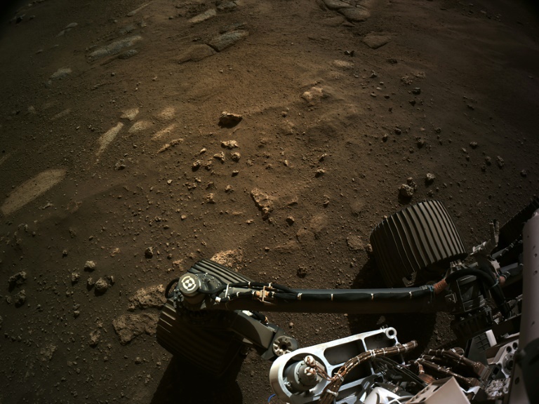 Image fournie par la Nasa montrant le rover Perseverance sur la planète Mars le 21 février 2021