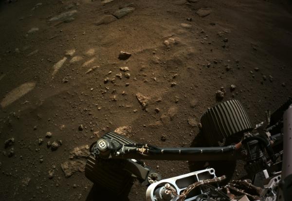 Image fournie par la Nasa montrant le rover Perseverance sur la planète Mars le 21 février 2021